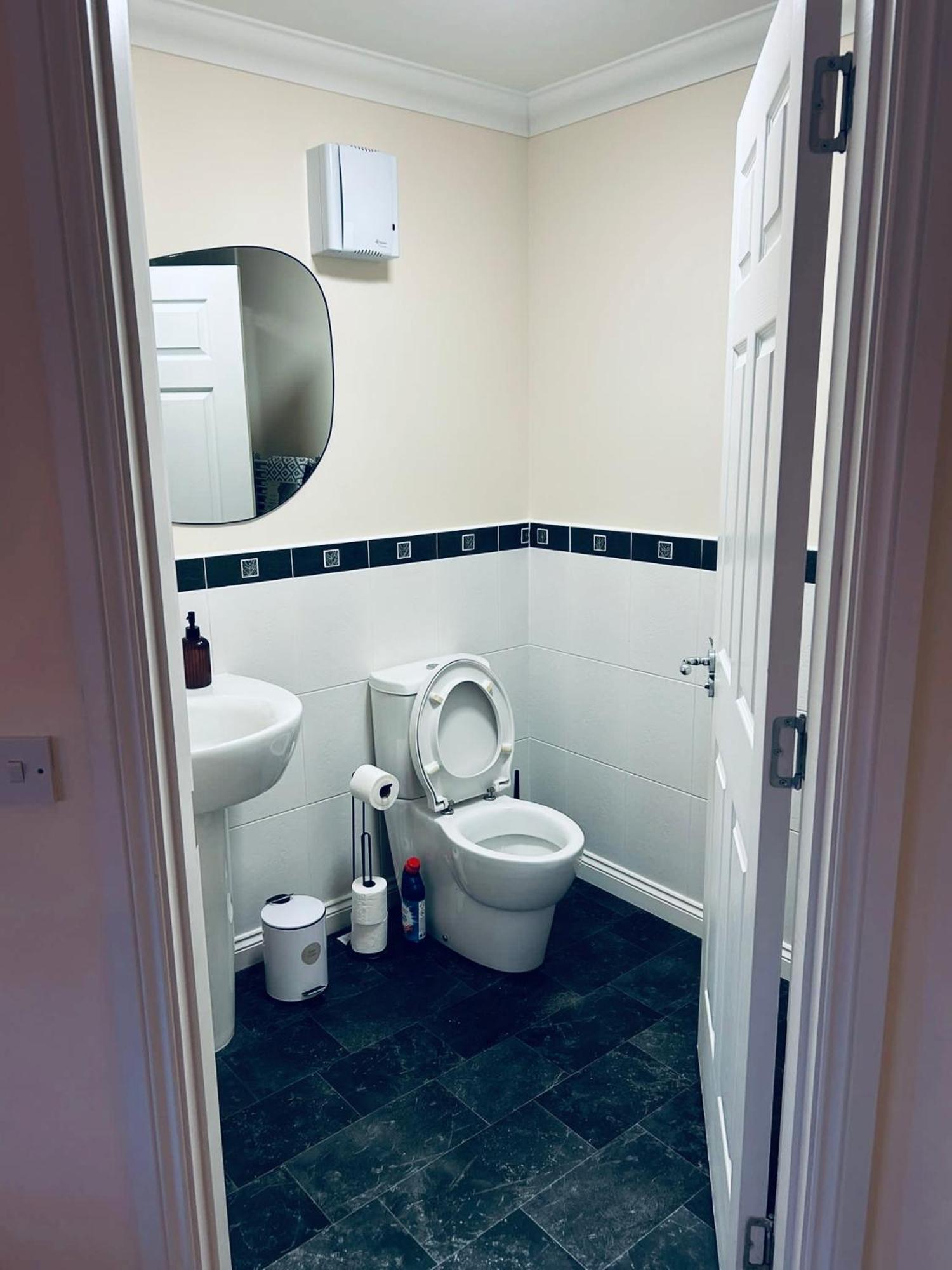 Central Cosy Riverview Apartment 2 Bed, 2 Bath, Free Parking / Wifi Inverness Exterior photo